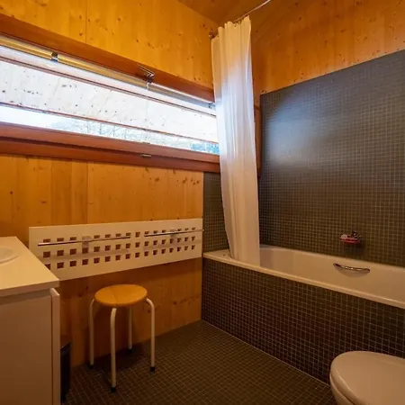 Chalet Vire Vent A 3 Confortable, Spacieux, Beau Jardin *