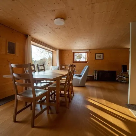 Chalet Vire Vent A 3 Confortable, Spacieux, Beau Jardin *