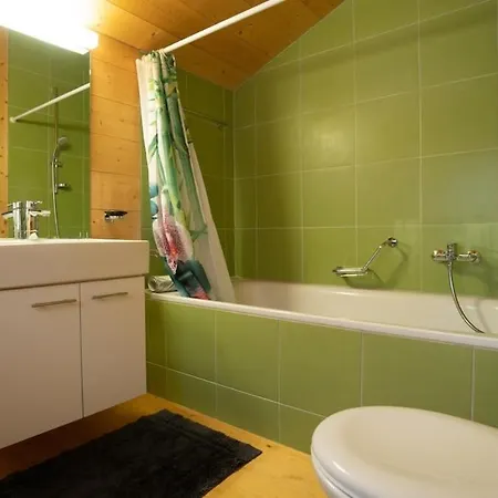 Chalet Chalet Vire Vent A 3 Confortable, Spacieux, Beau Jardin
